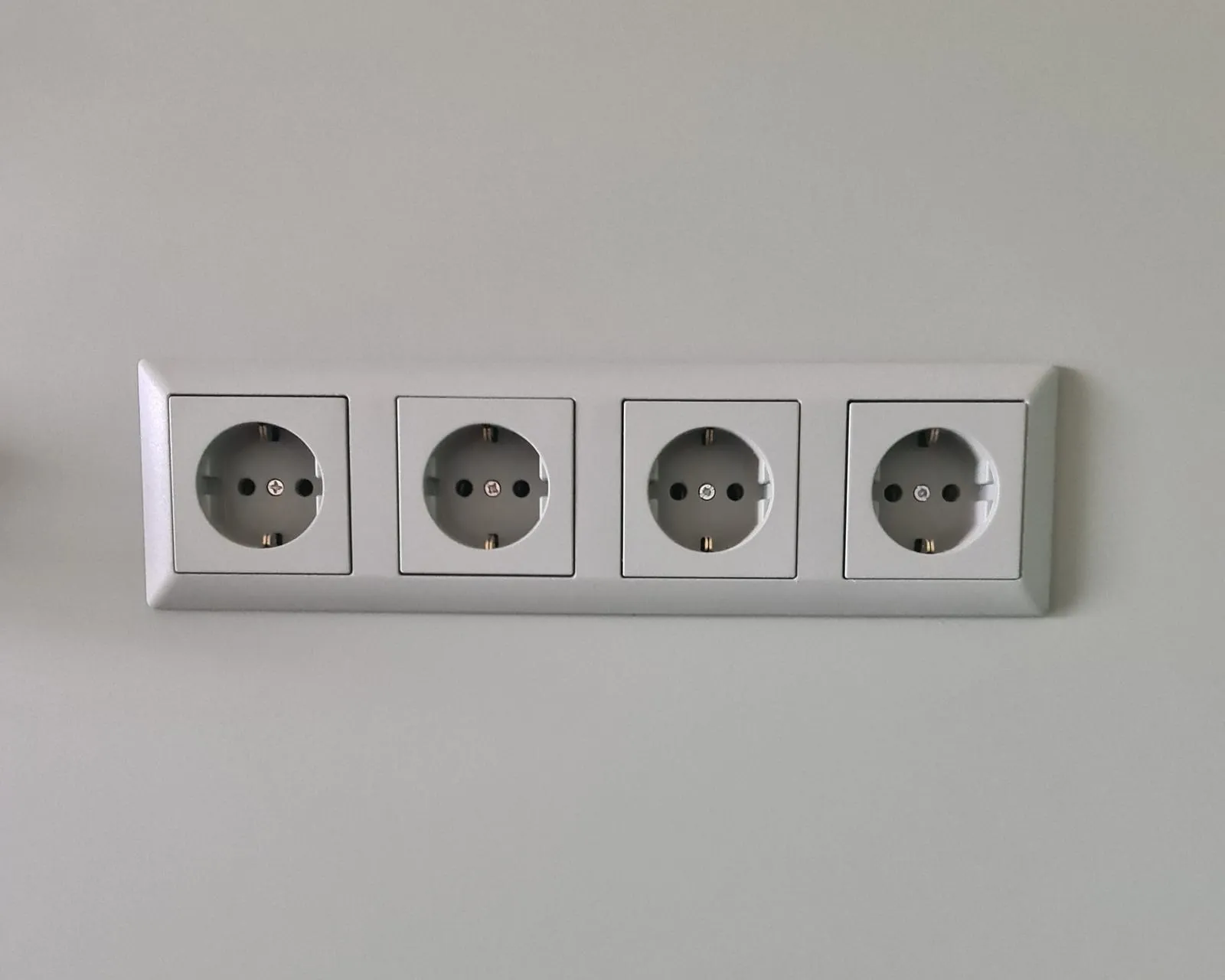 Wandcontactdozen & schakelmateriaal realisatie 4